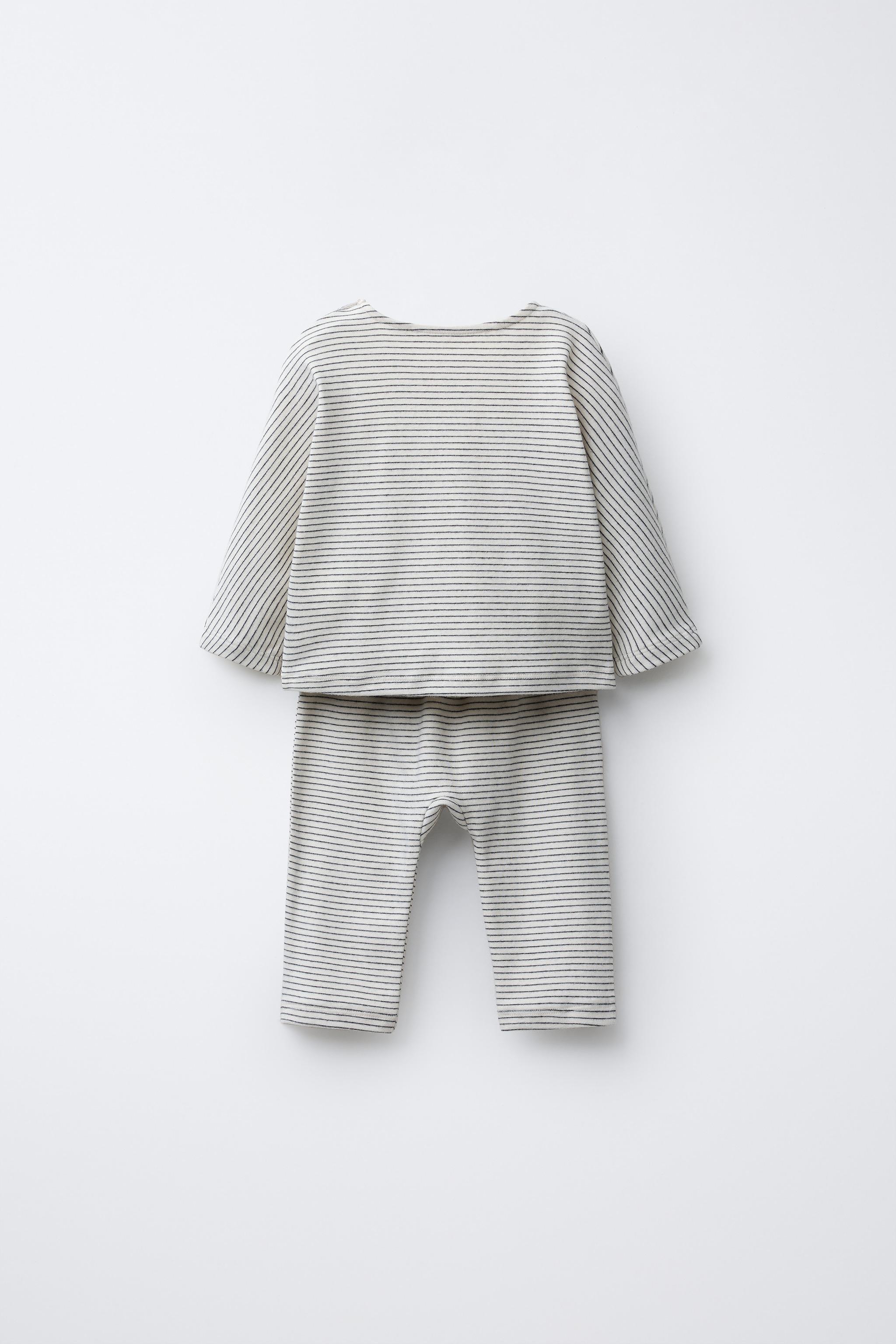 ENSEMBLE T-SHIRT ET PANTALON À RAYURES